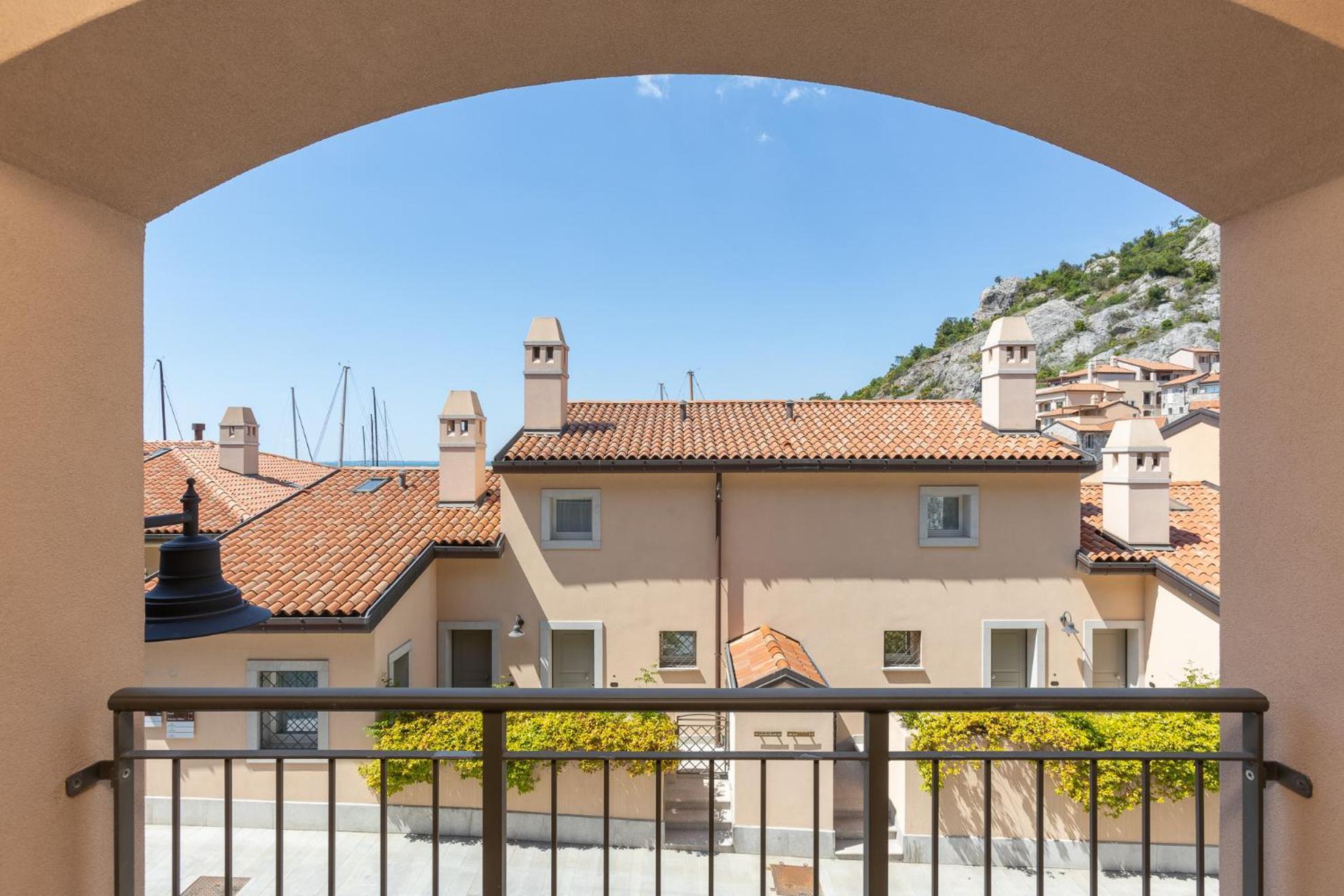 Portopiccolo Apartments Систияна Екстериор снимка