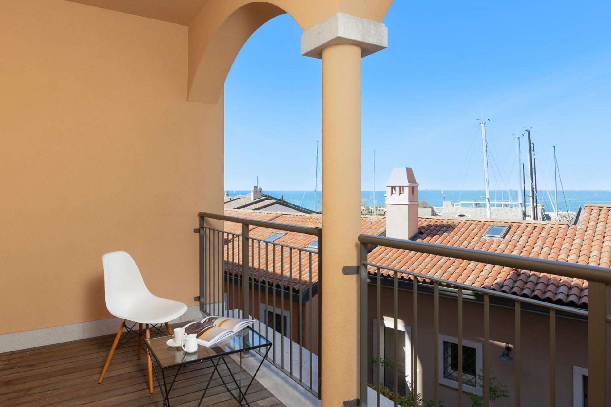 Portopiccolo Apartments Систияна Екстериор снимка