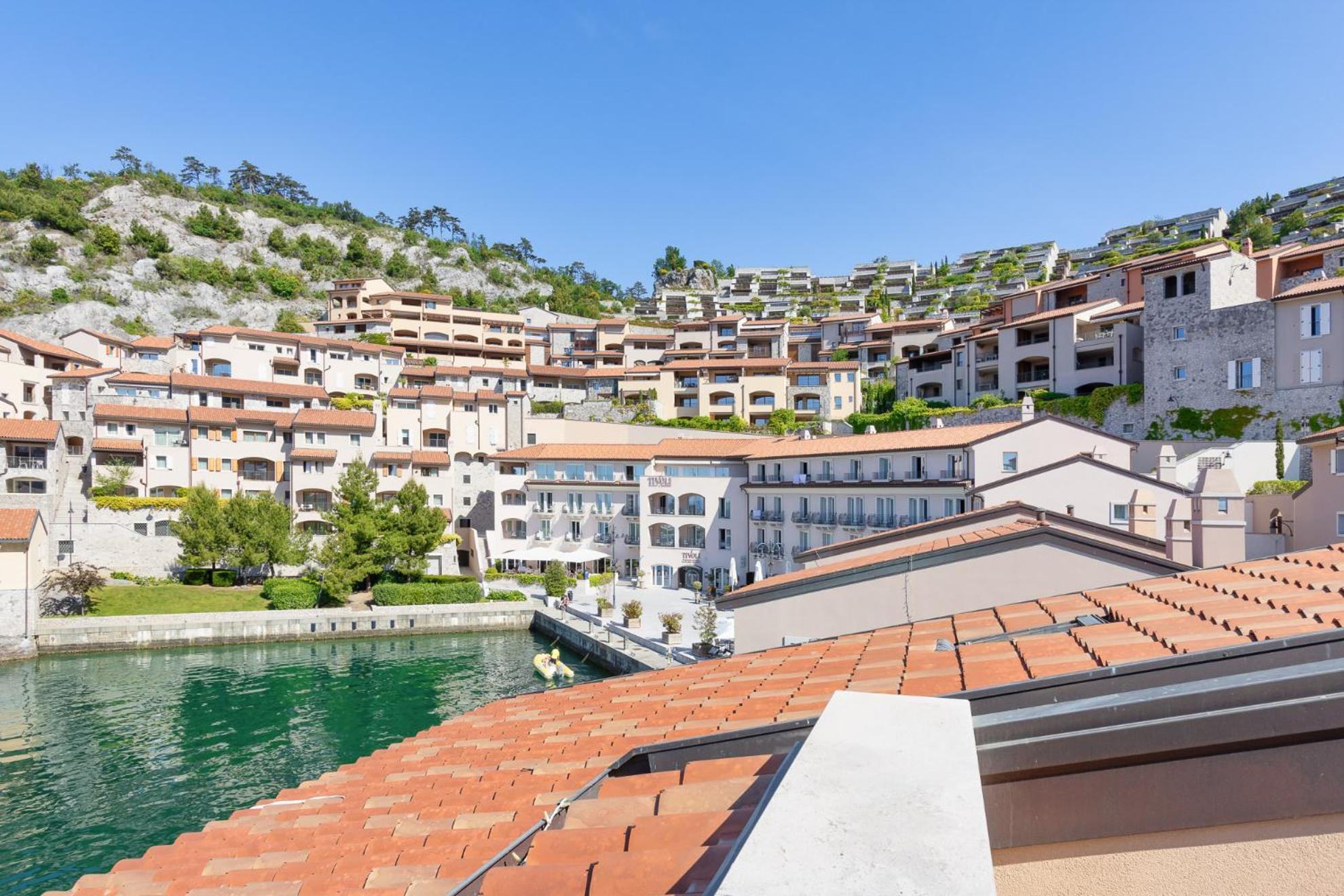 Portopiccolo Apartments Систияна Екстериор снимка