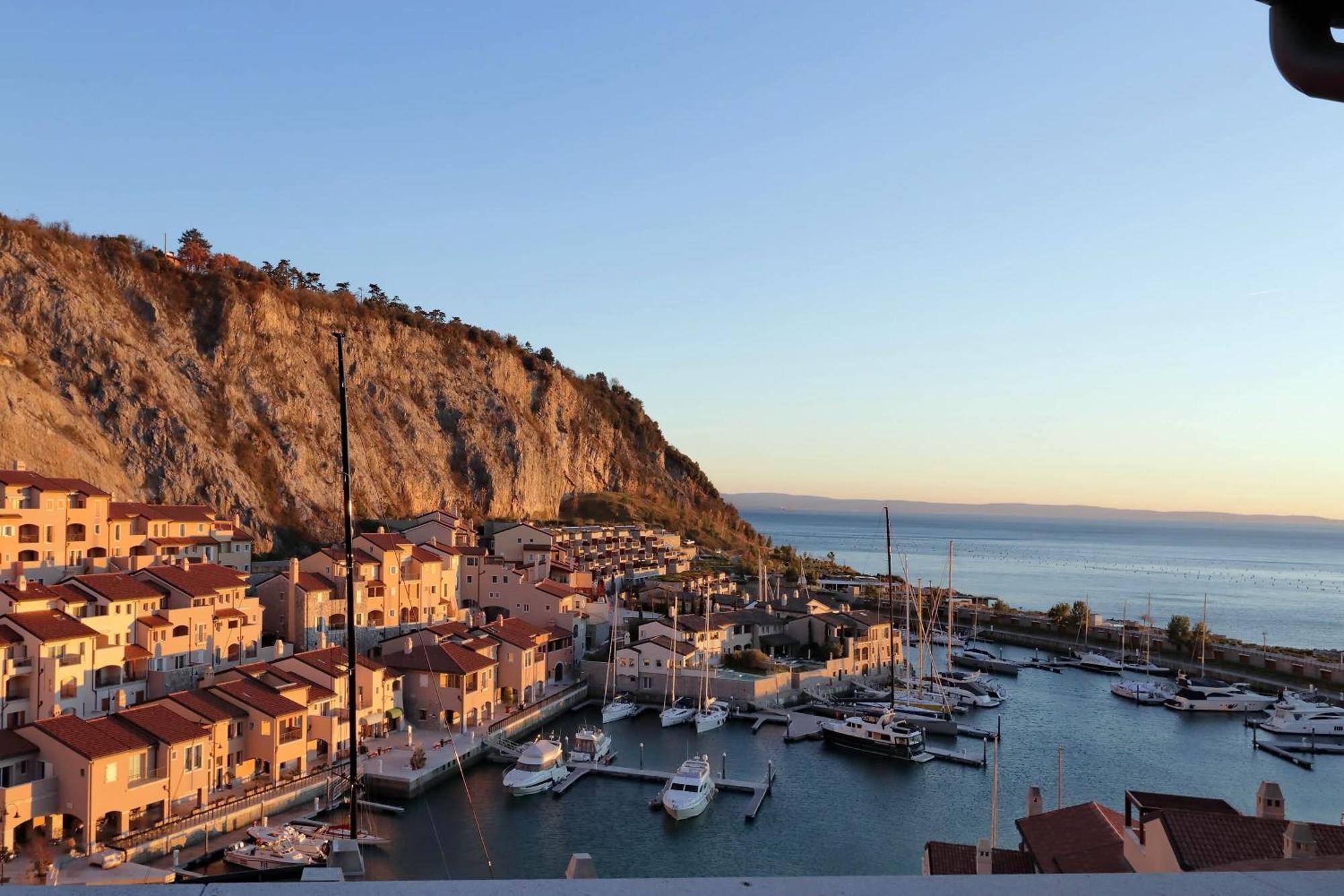 Portopiccolo Apartments Систияна Екстериор снимка