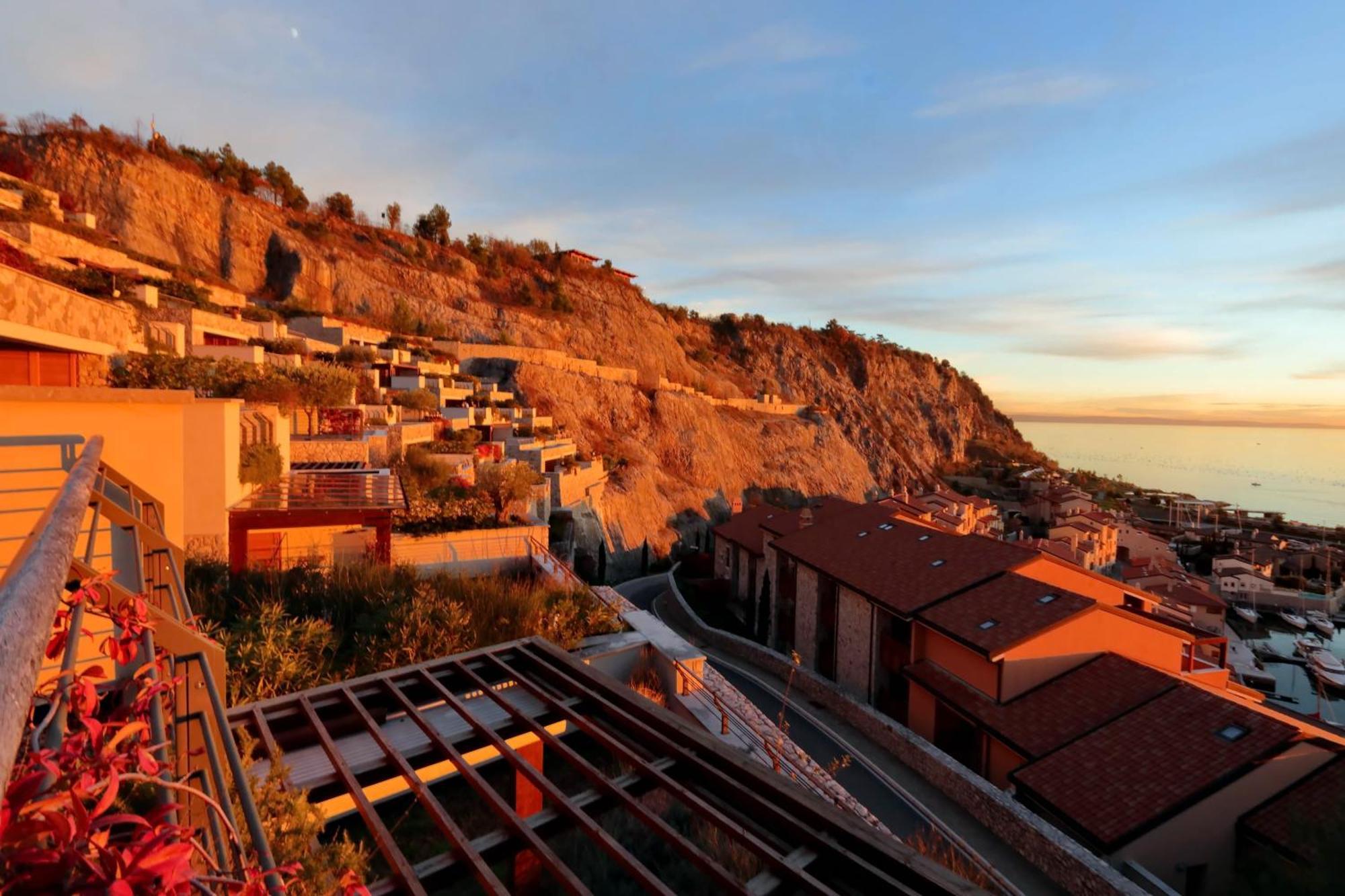 Portopiccolo Apartments Систияна Екстериор снимка