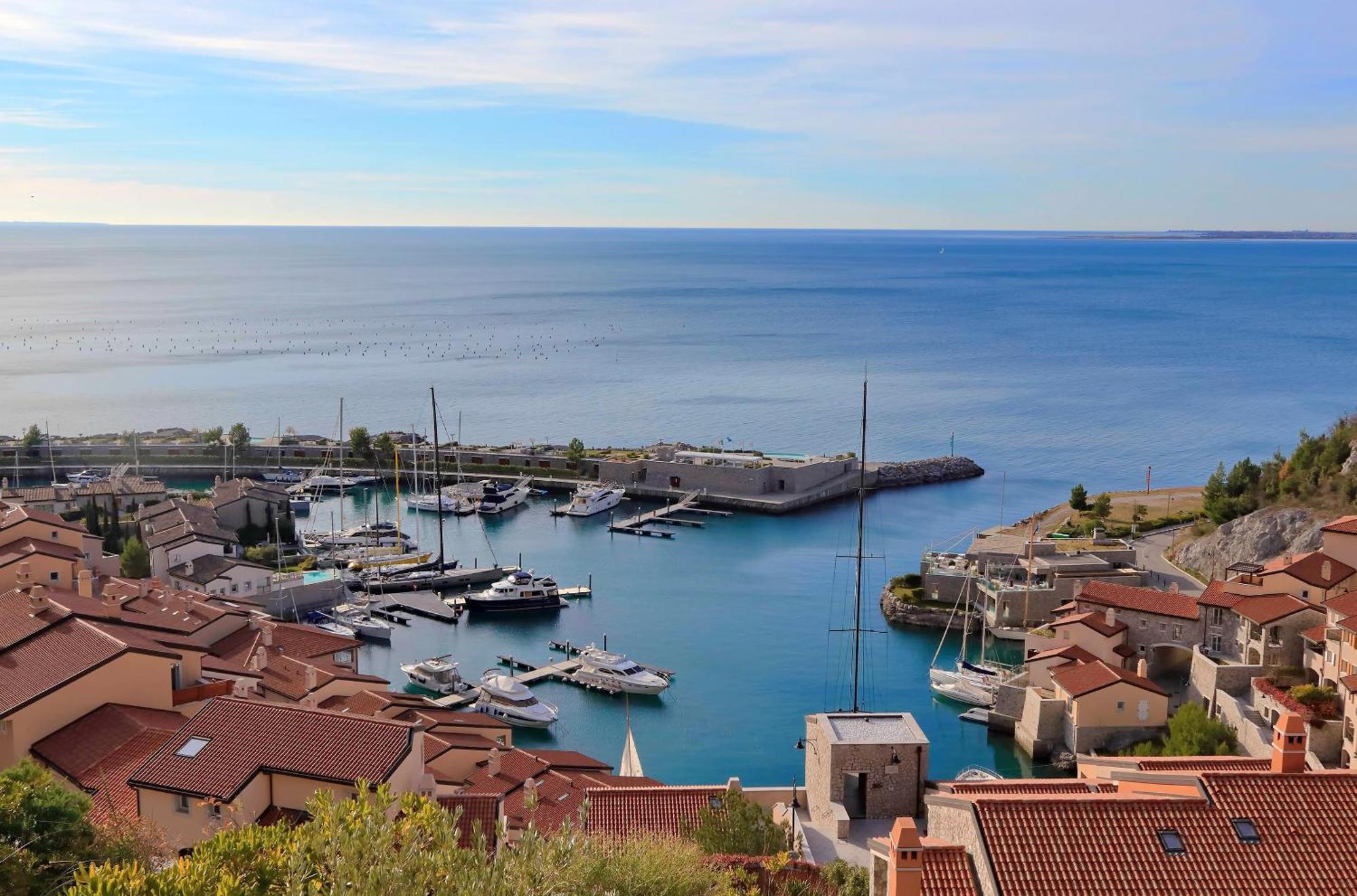 Portopiccolo Apartments Систияна Екстериор снимка