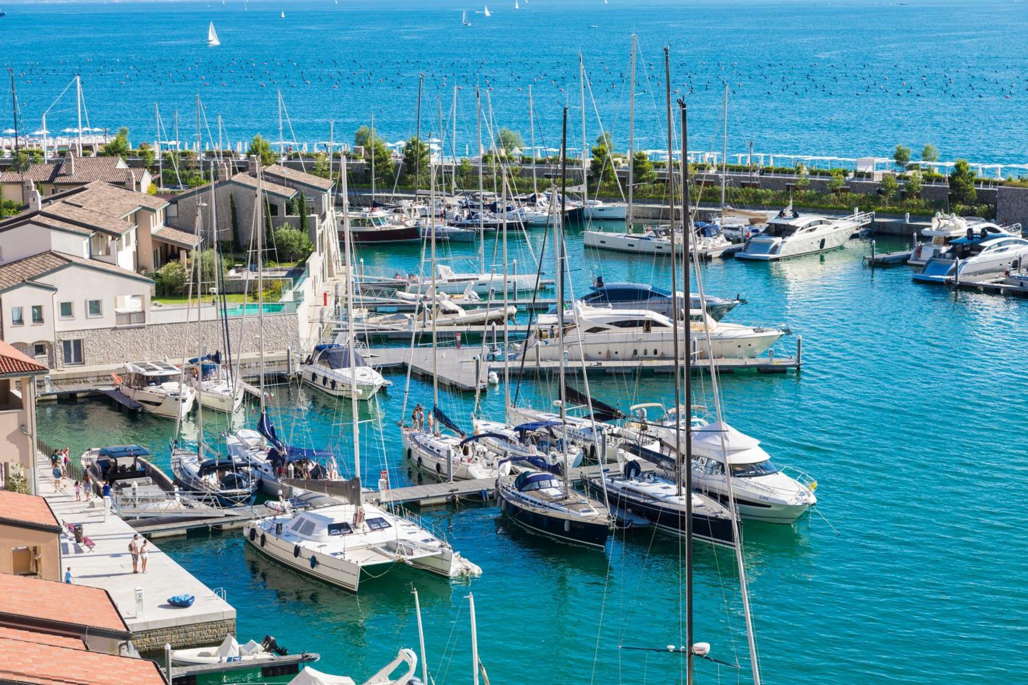 Portopiccolo Apartments Систияна Екстериор снимка