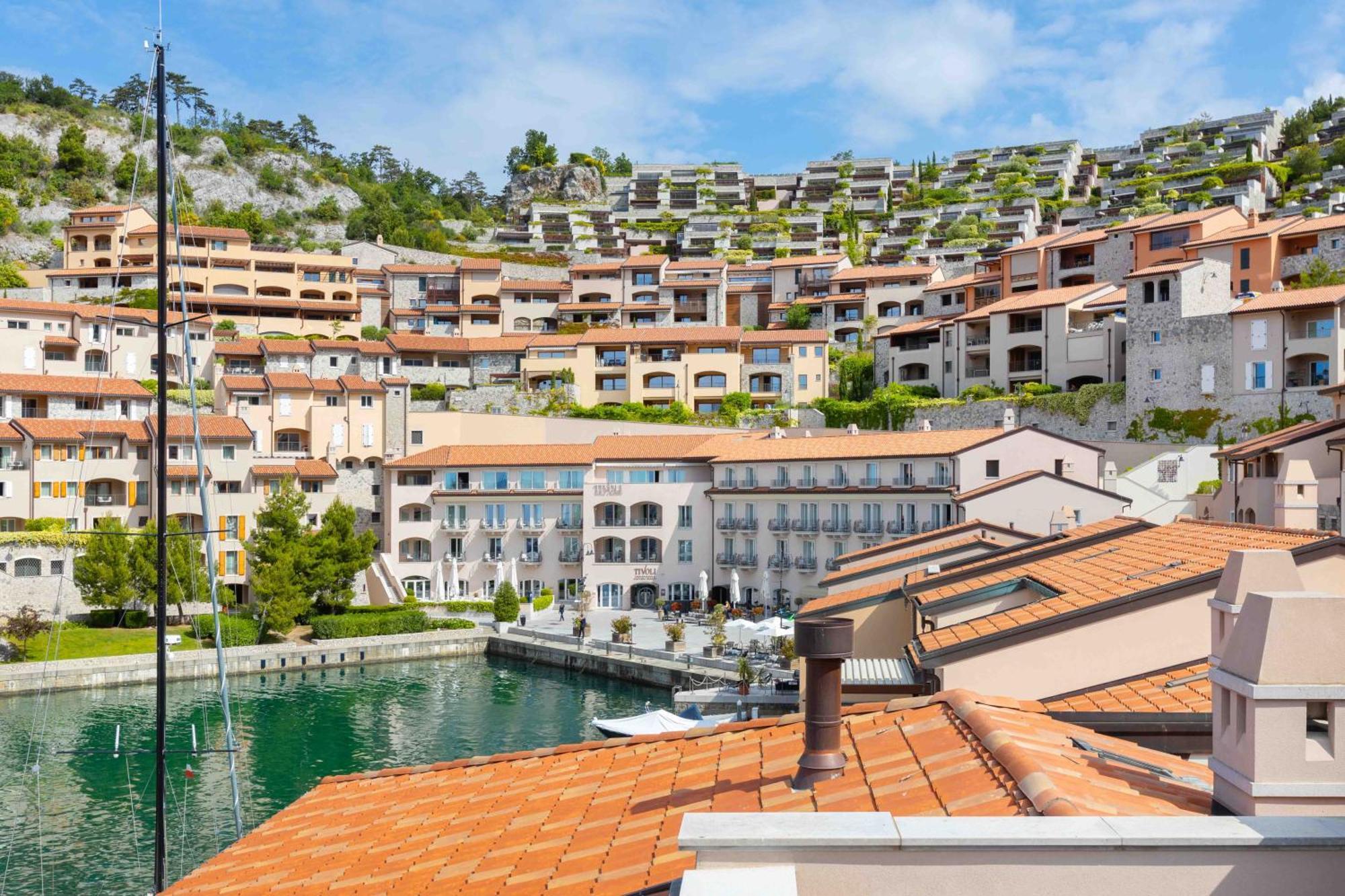 Portopiccolo Apartments Систияна Екстериор снимка