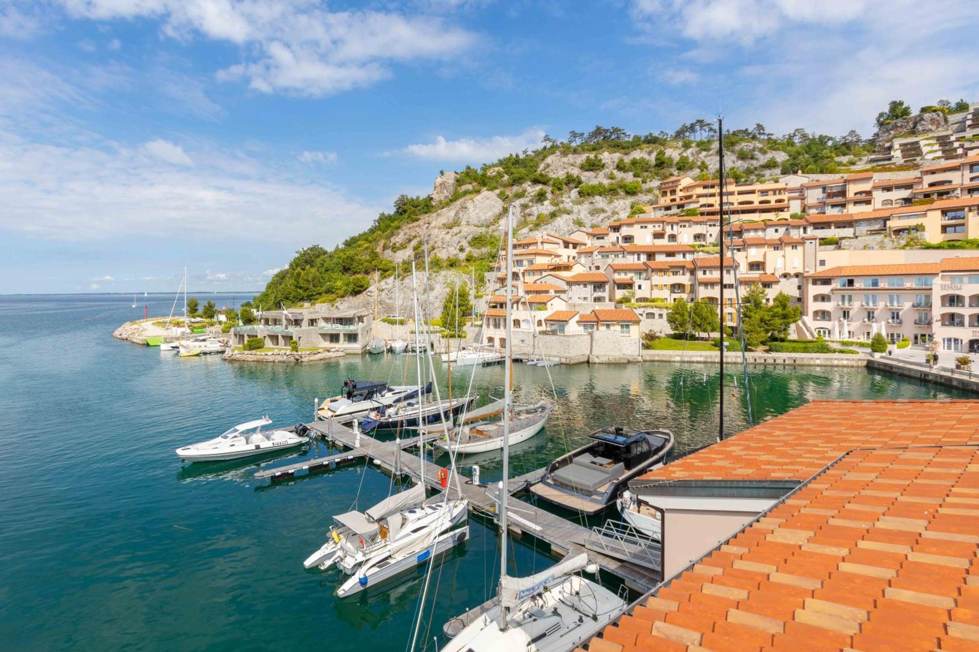 Portopiccolo Apartments Систияна Екстериор снимка