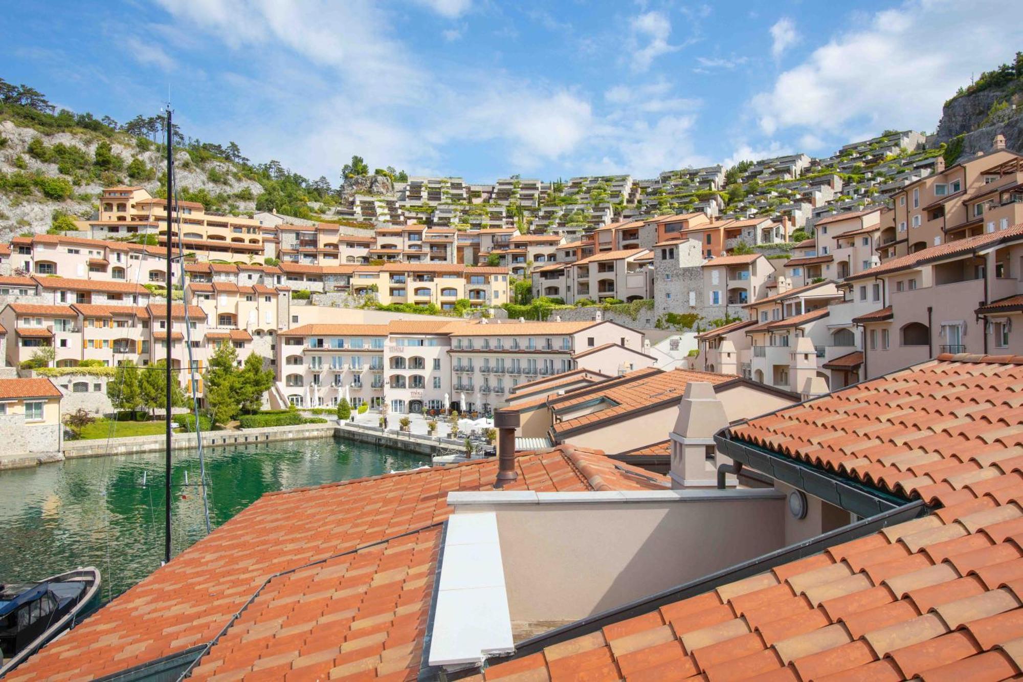 Portopiccolo Apartments Систияна Екстериор снимка