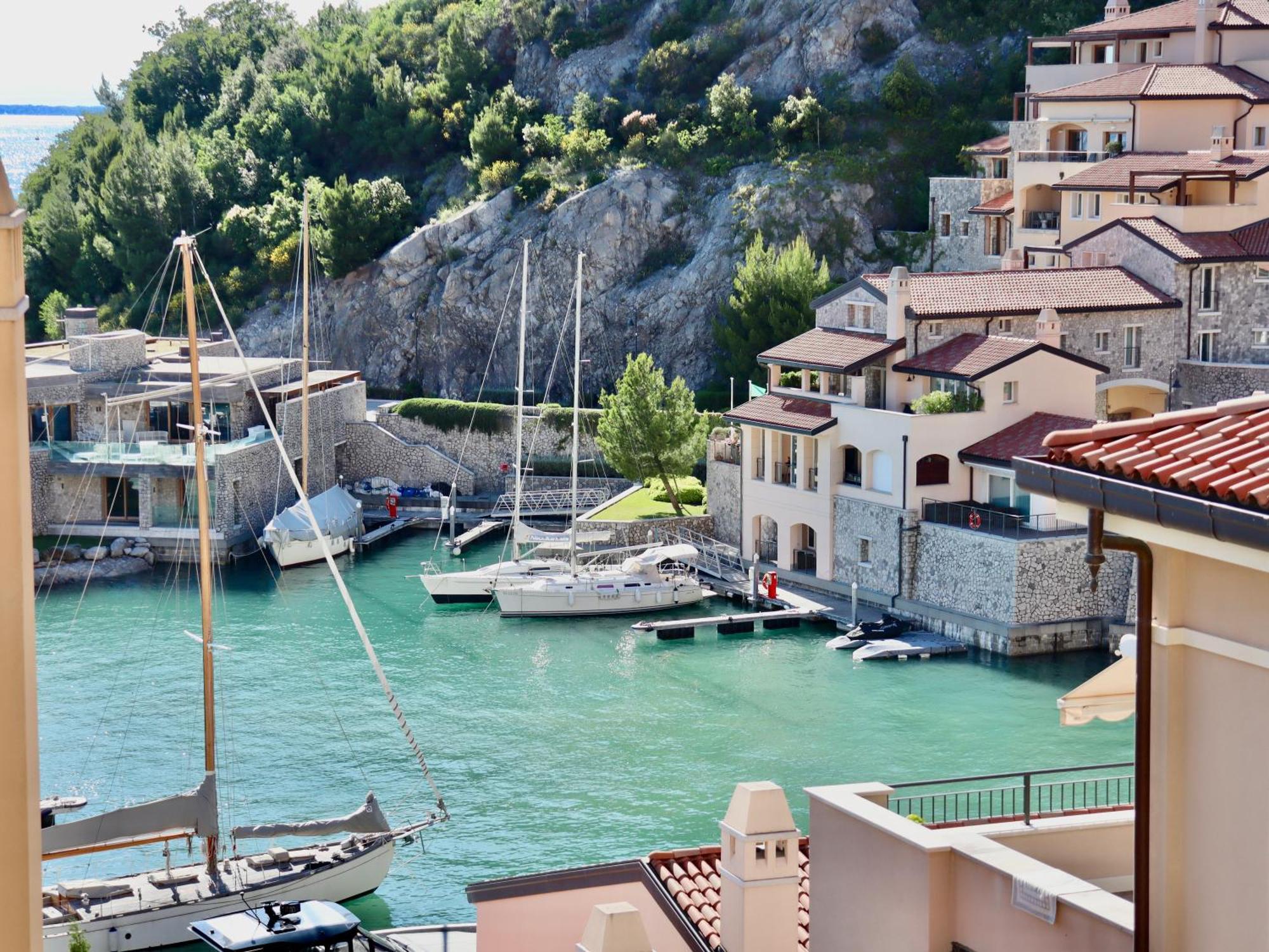 Portopiccolo Apartments Систияна Екстериор снимка