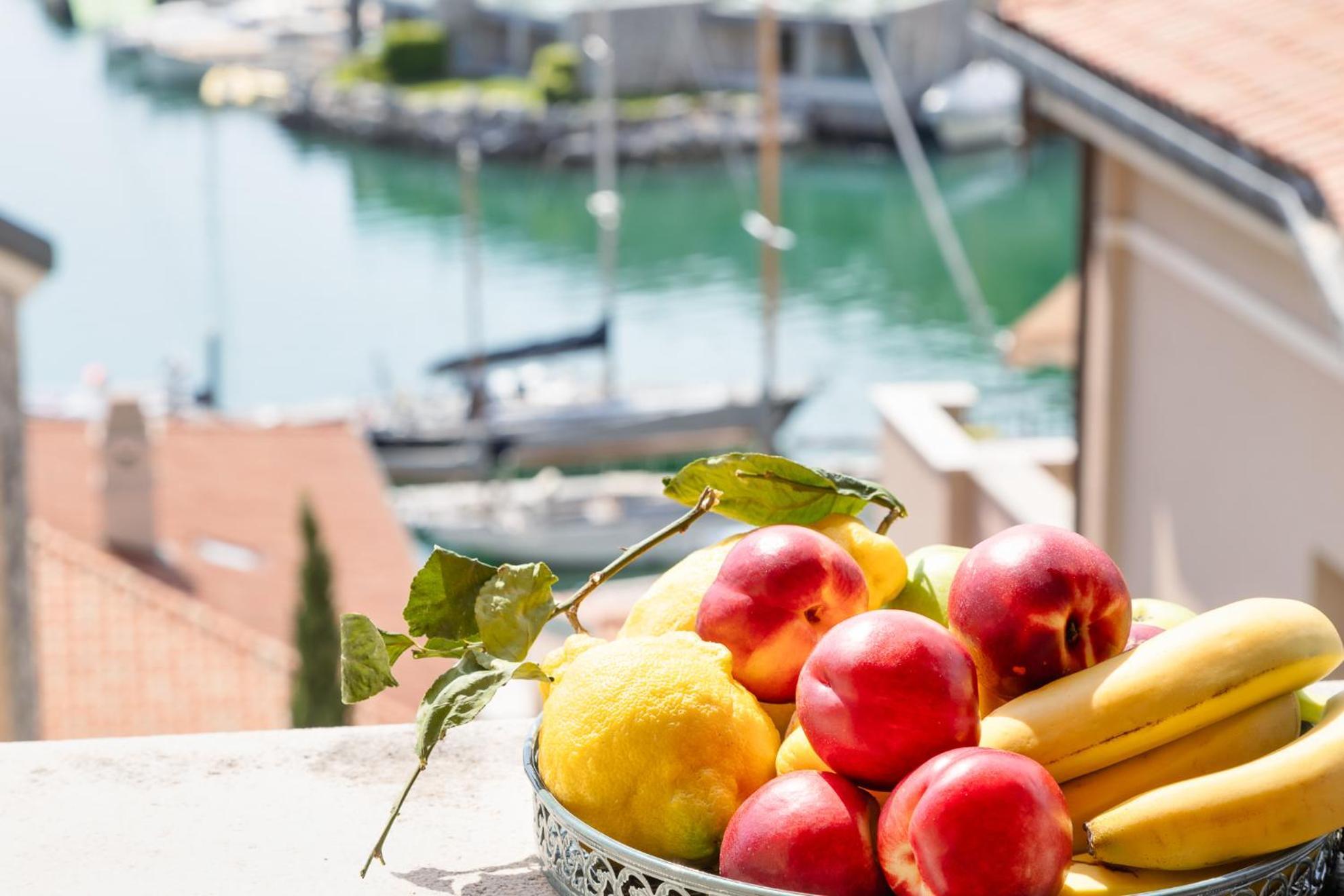 Portopiccolo Apartments Систияна Екстериор снимка