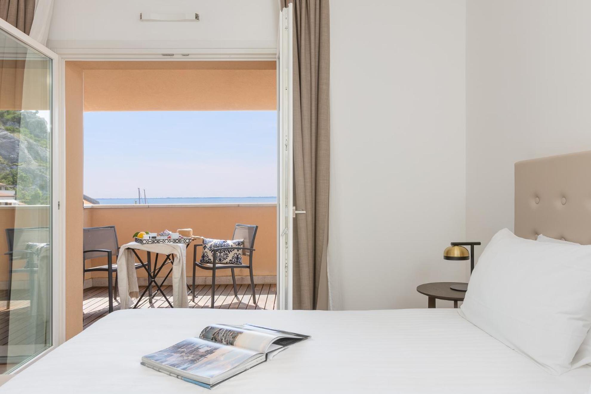 Portopiccolo Apartments Систияна Екстериор снимка