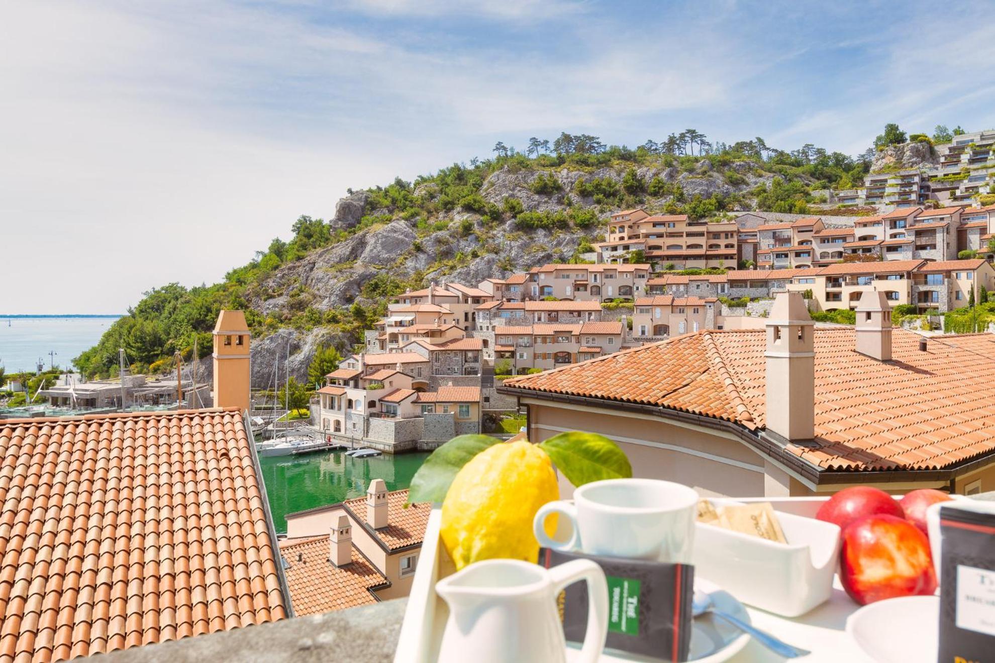 Portopiccolo Apartments Систияна Екстериор снимка