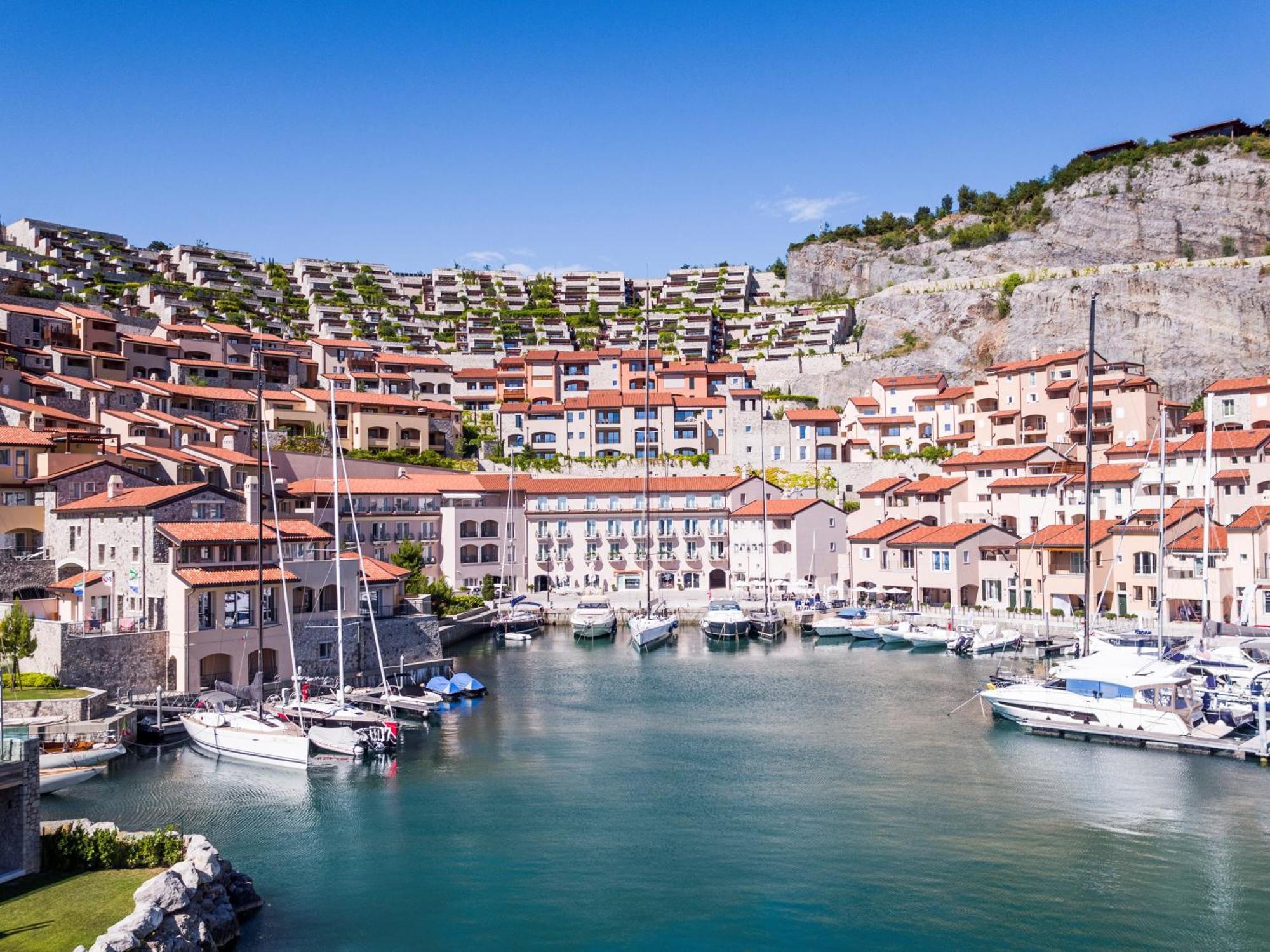Portopiccolo Apartments Систияна Екстериор снимка