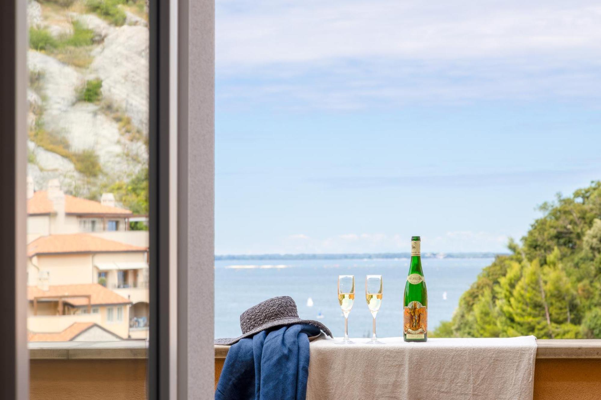 Portopiccolo Apartments Систияна Екстериор снимка