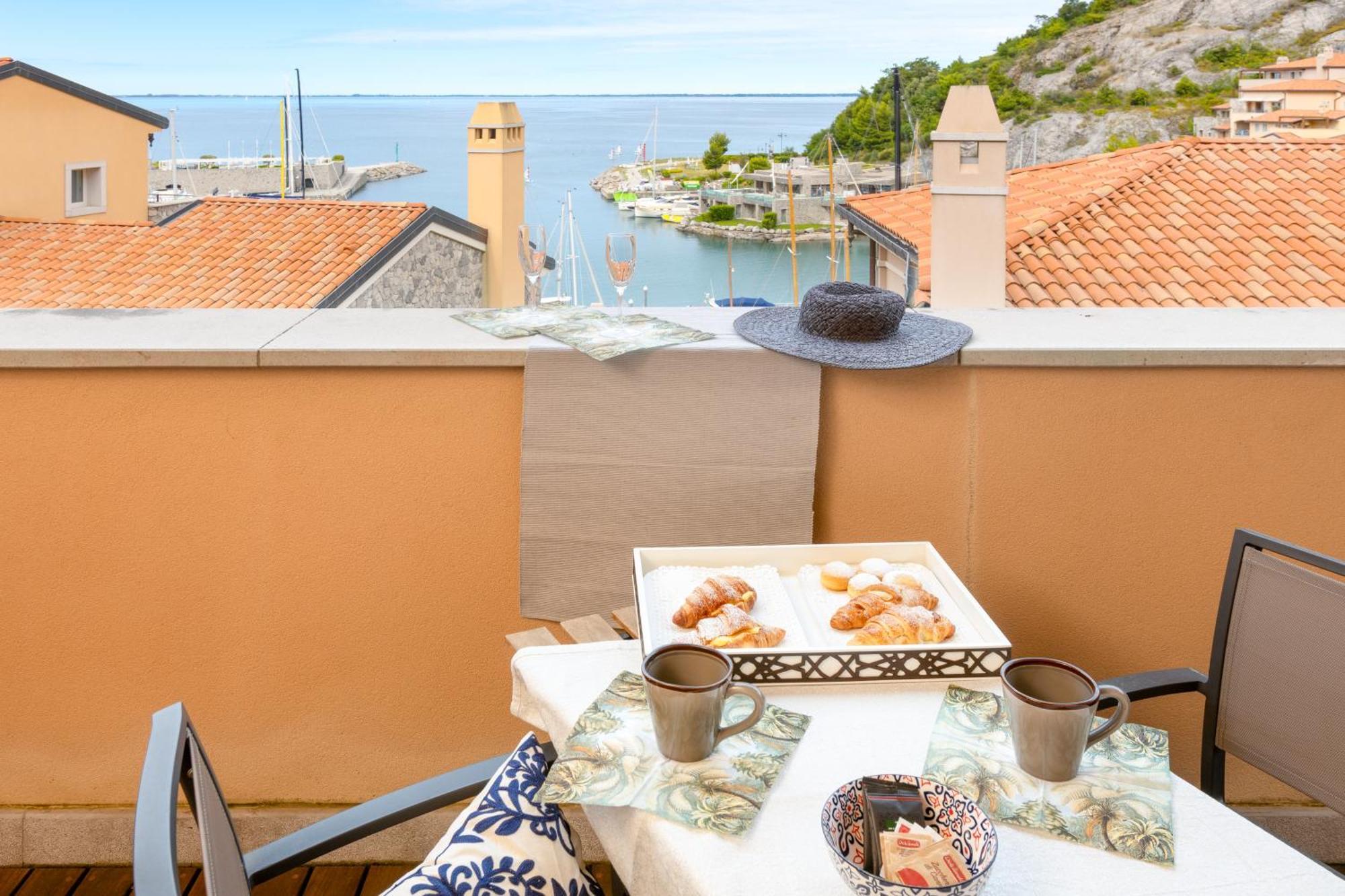 Portopiccolo Apartments Систияна Екстериор снимка